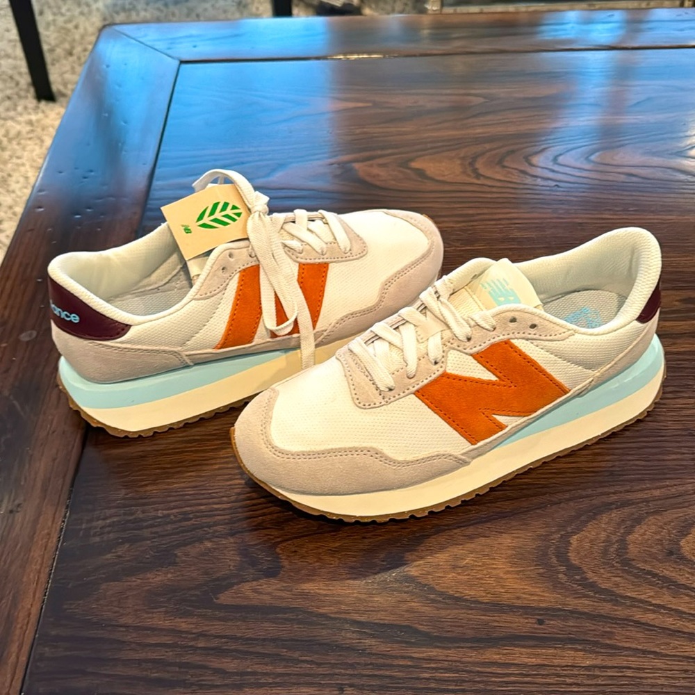 NWT New Balance 237 Sneaker, Size 8.5